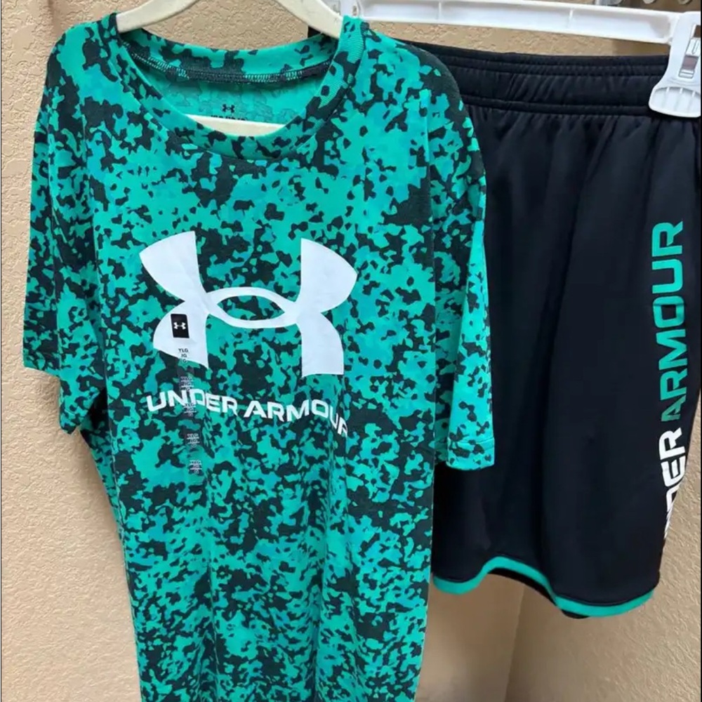 Under Armour Boys Outfit (Size Lg)- New